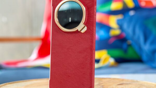 Mở hộp, trên tay Honor Magic V6: Điện thoại gập mỏng nhẹ pin khủng ‘đại chiến’ Galaxy Z Fold7