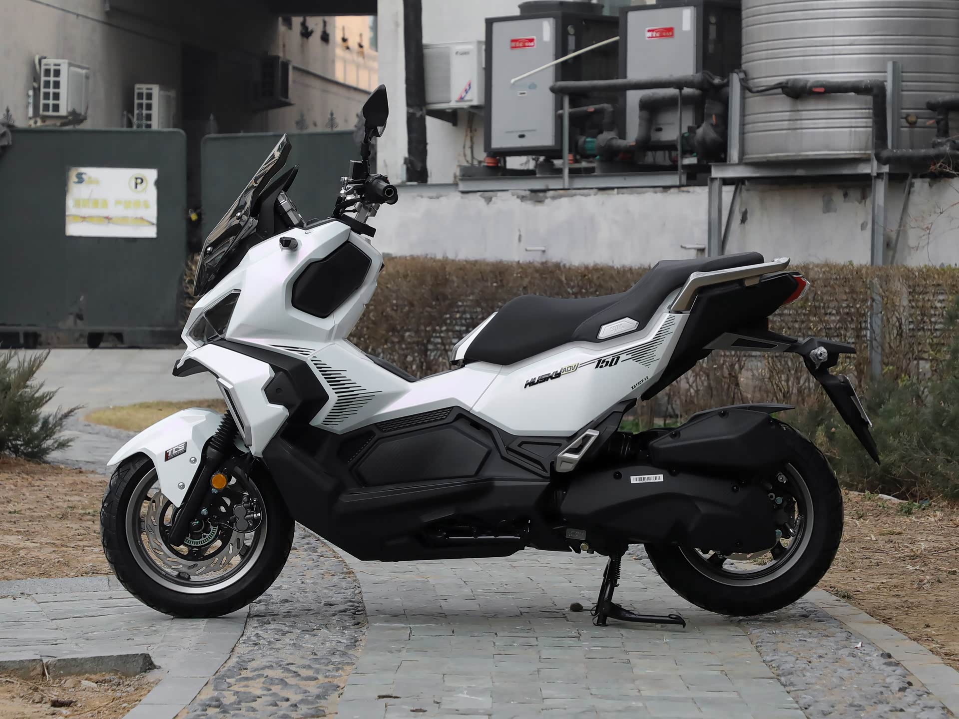 SYM Husky 150 ADV: Mẫu xe tay ga phong cách địa hình gây chú ý với thiết kế lạ mắt và khả năng vận hành đáng nể - Ảnh 6.