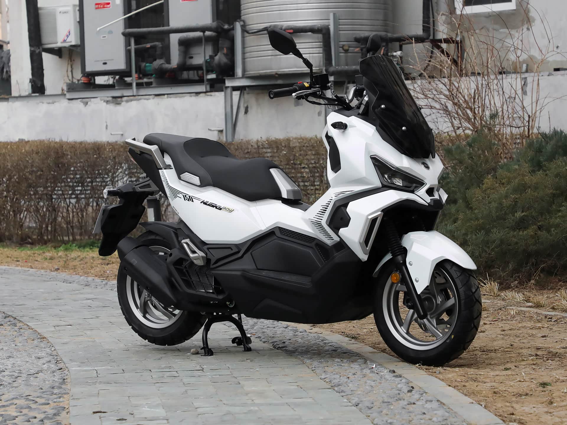 SYM Husky 150 ADV: Mẫu xe tay ga phong cách địa hình gây chú ý với thiết kế lạ mắt và khả năng vận hành đáng nể - Ảnh 3.