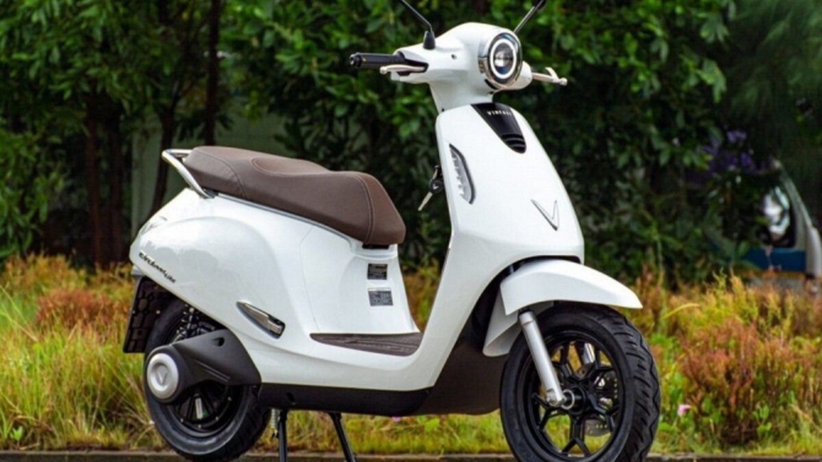 2 chiếc xe máy điện VinFast đáng mua nhất lúc này