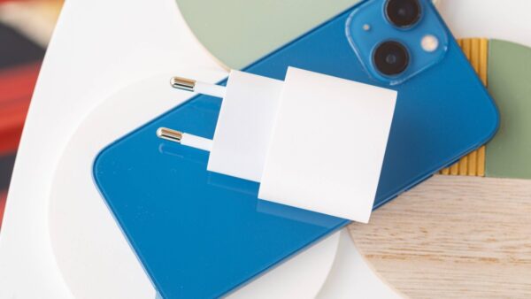 iPhone 13 Mini chiến binh nhỏ bé mạnh như iPhone 13 Pro, giá rẻ như bèo tháng 3, rất chuộng tại Nhật