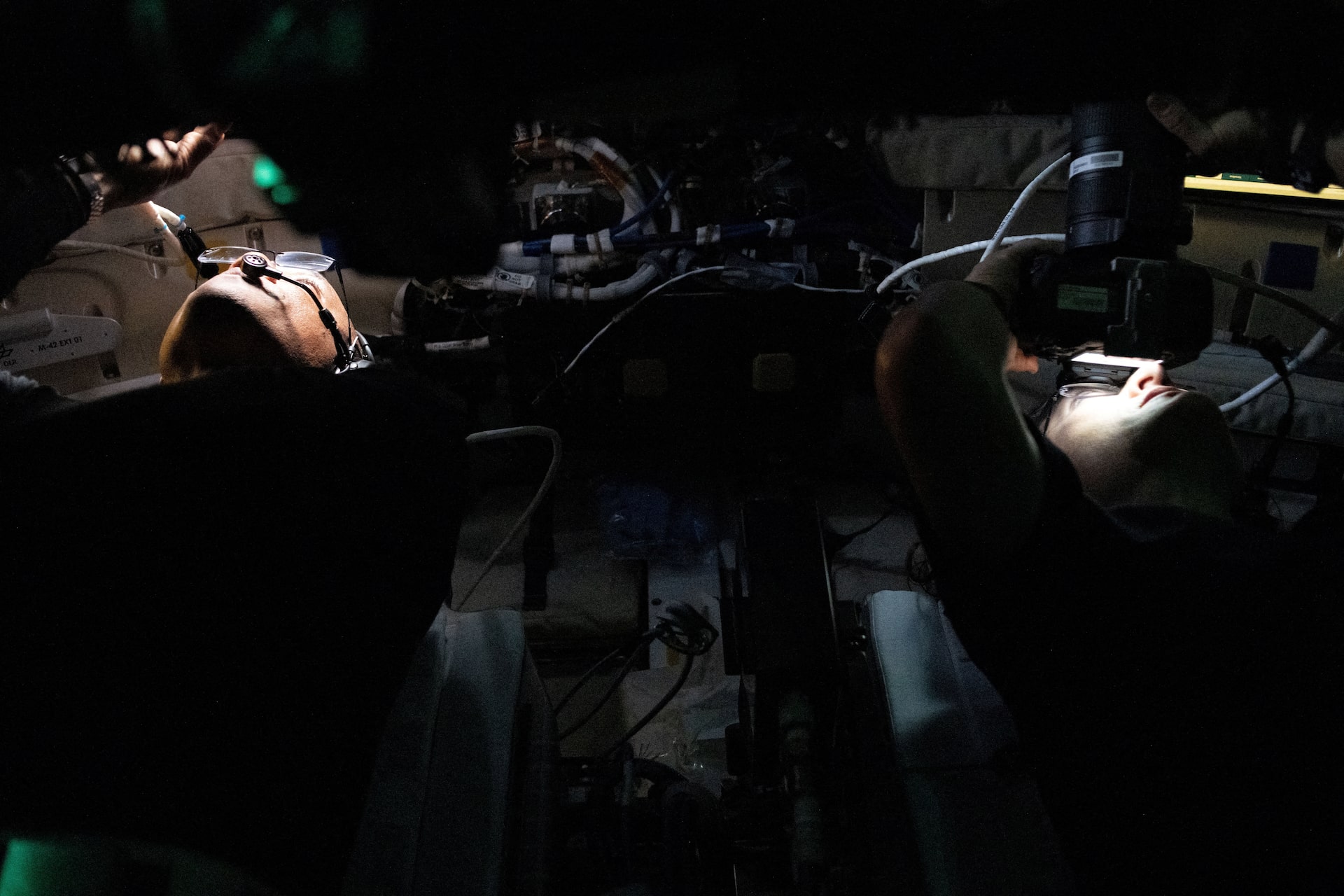 Phi hành gia Artemis II chụp ảnh Mặt Trăng đẹp "ngoài mong đợi": Bí mật đến từ 20 giờ huấn luyện và chiếc máy ảnh 10 năm tuổi- Ảnh 8.