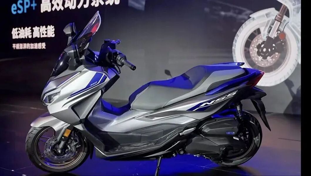 Honda Forza 350 và ADV350 nâng cấp loạt trang bị nhưng giữ nguyên giá bán khiến thị trường xe tay ga tầm trung dậy sóng - Ảnh 1.