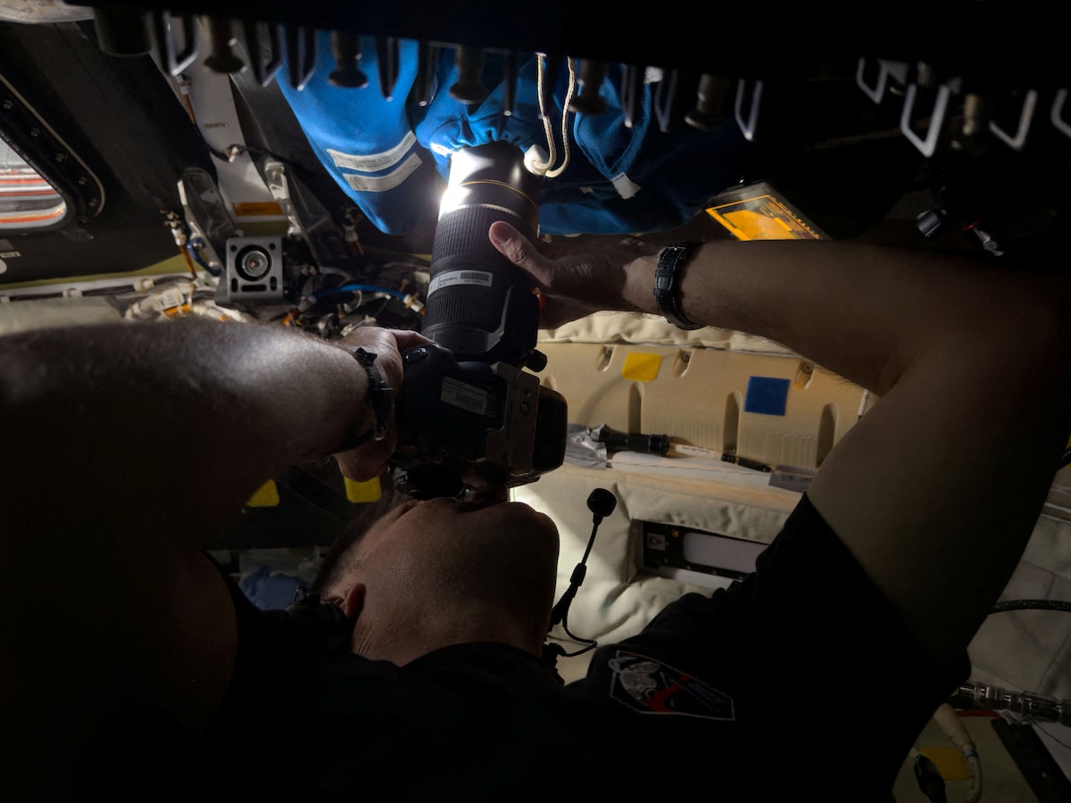 Phi hành gia Artemis II chụp ảnh Mặt Trăng đẹp "ngoài mong đợi": Bí mật đến từ 20 giờ huấn luyện và chiếc máy ảnh 10 năm tuổi- Ảnh 4.