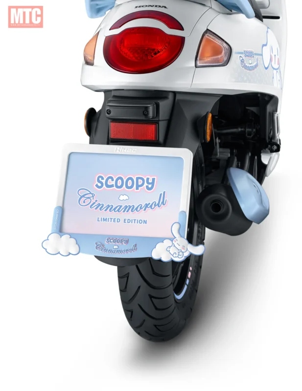honda-scoopy-cinnamoroll-limited-3-17745791548151664485066 Honda Scoopy Cinnamoroll 2026 gây sốt với thiết kế “cute lạc lối”, bản giới hạn 2.000 chiếc khiến giới trẻ săn lùng - Ảnh 5.