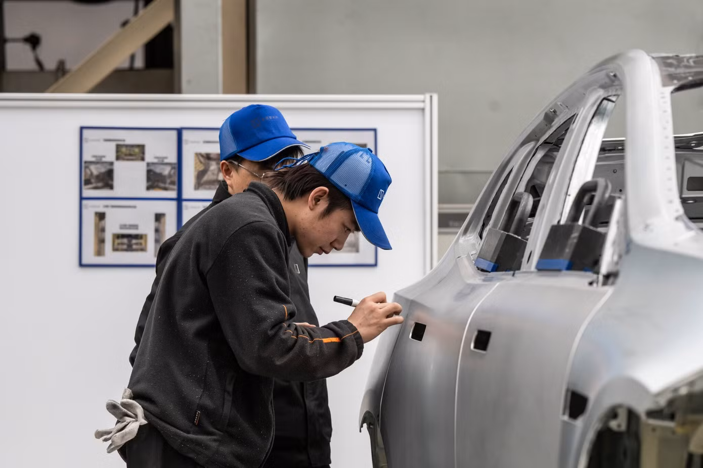 21biz-china-car-doors-01-jvgz-superjumbo