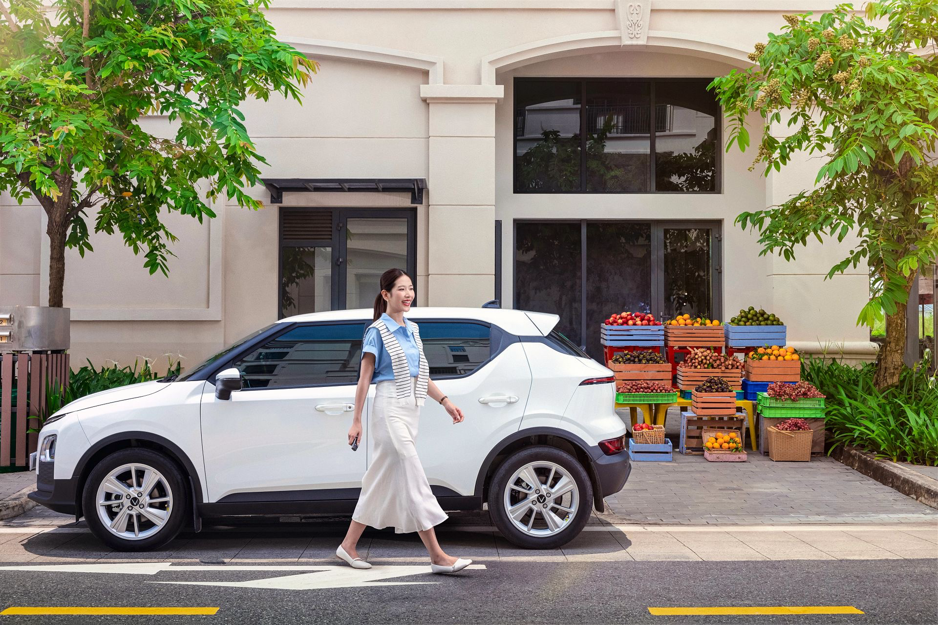 VinFast VF 5 giải quyết bài toán khó nhiều năm cho người sống trong ngõ nhỏ, chung cư - Ảnh 1. VinFast VF 5 giải quyết bài toán khó nhiều năm cho người sống trong ngõ nhỏ, chung cư - Ảnh 1.