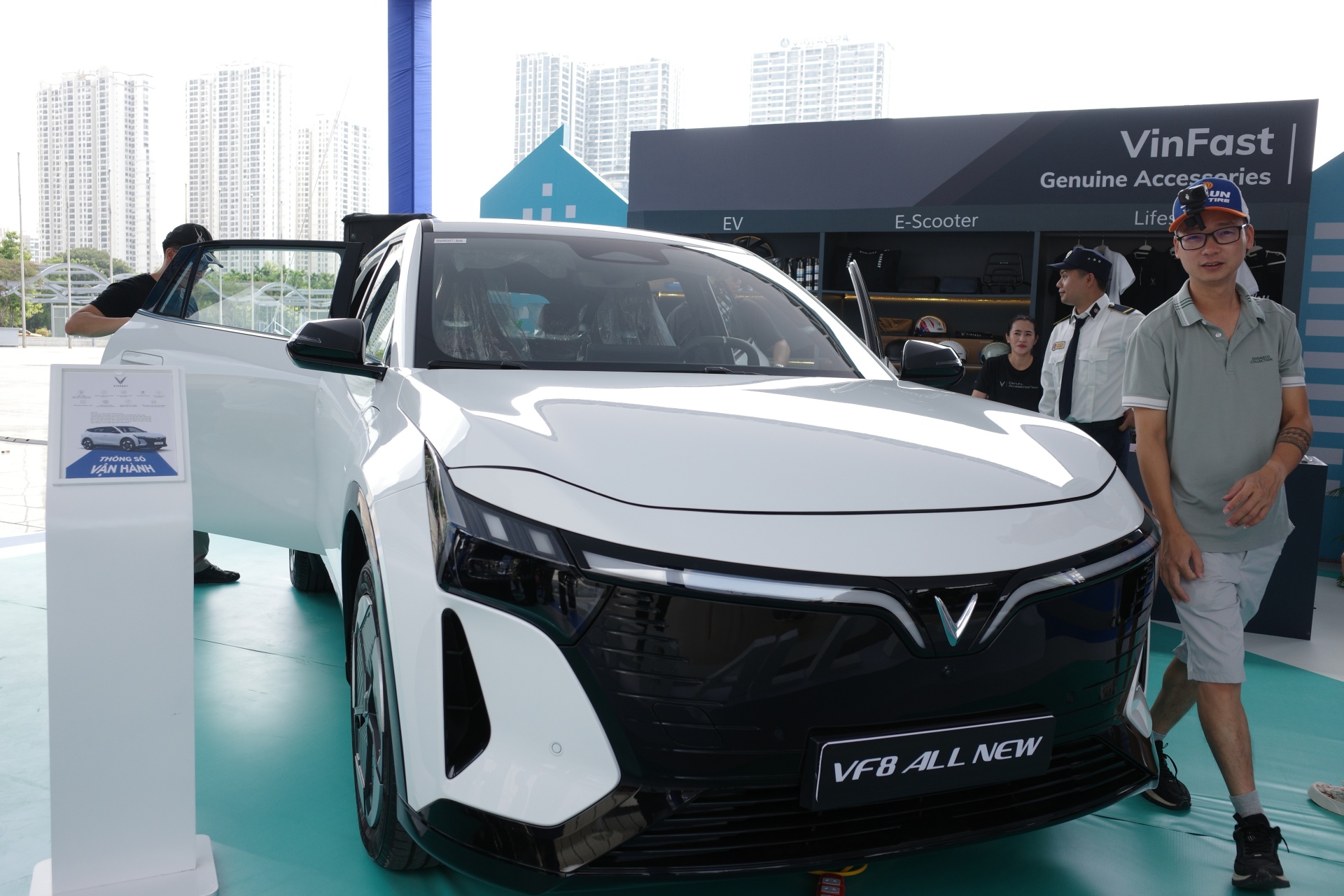Khai mạc VIMS 2026: Khách đến từ trước giờ mở cửa, khu trưng bày và khu lái thử kín người tham quan - Ảnh 21.