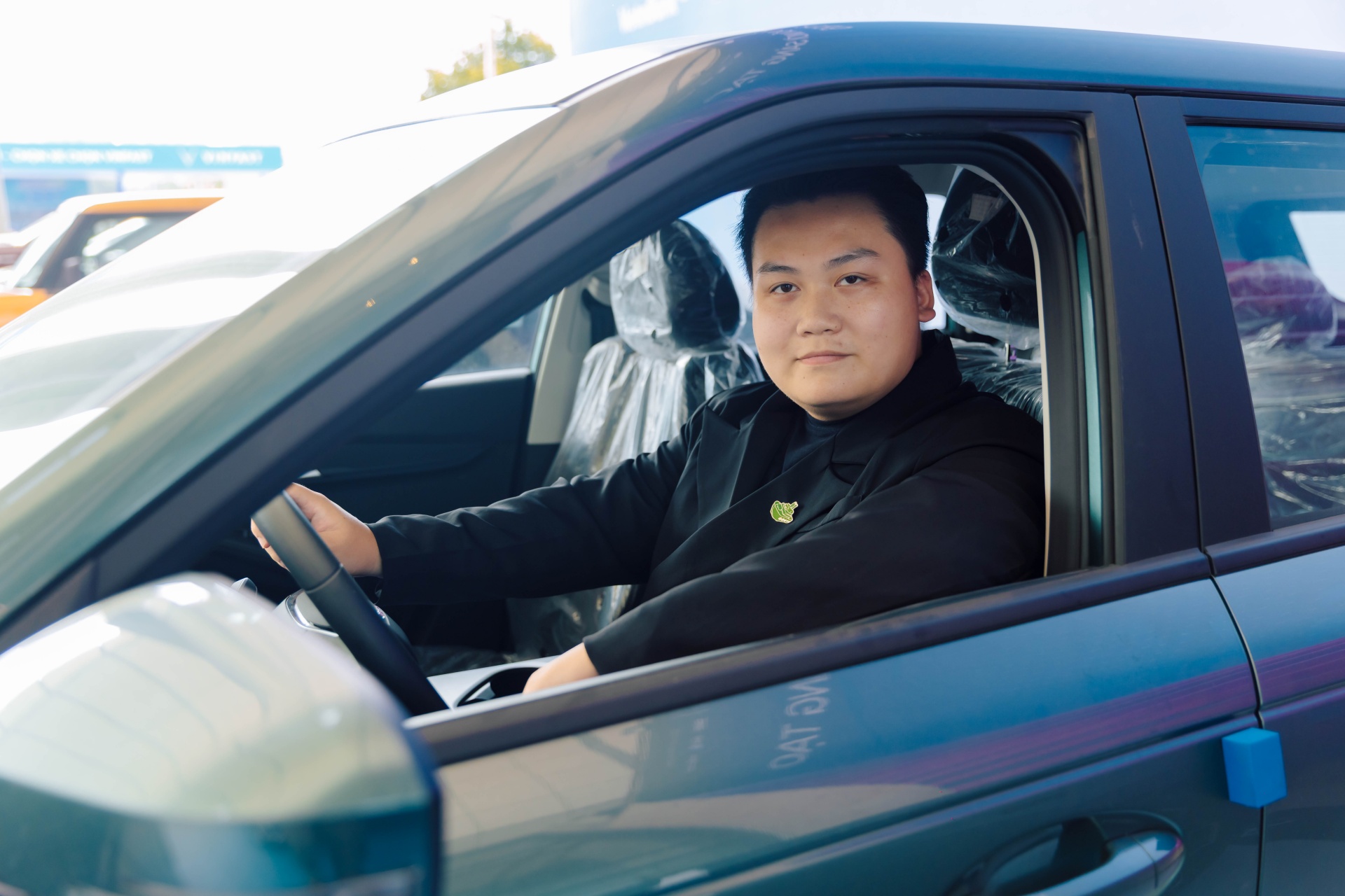 Khai mạc VIMS 2026: Khách đến từ trước giờ mở cửa, khu trưng bày và khu lái thử kín người tham quan - Ảnh 15.