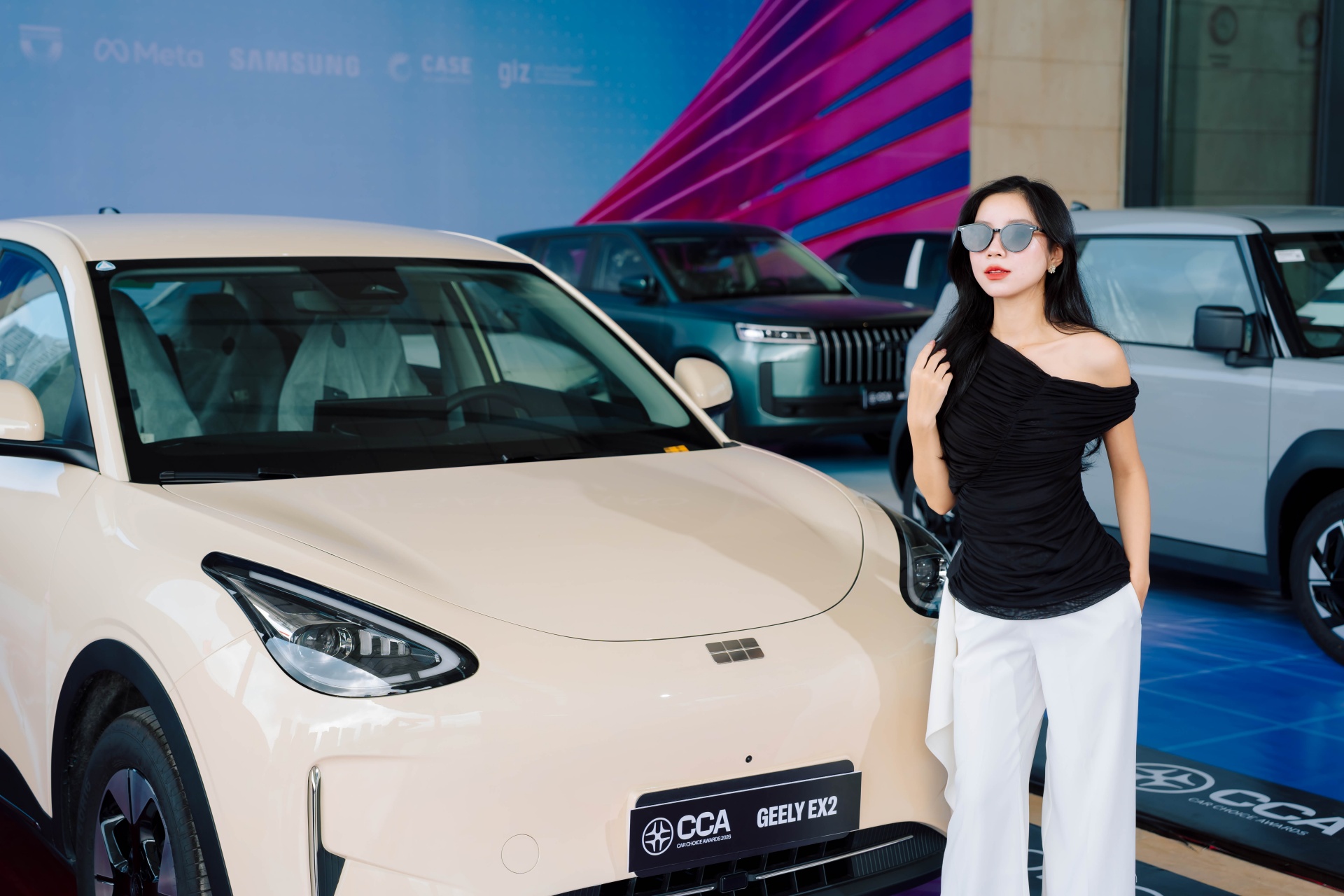 Khai mạc VIMS 2026: Khách đến từ trước giờ mở cửa, khu trưng bày và khu lái thử kín người tham quan - Ảnh 18.